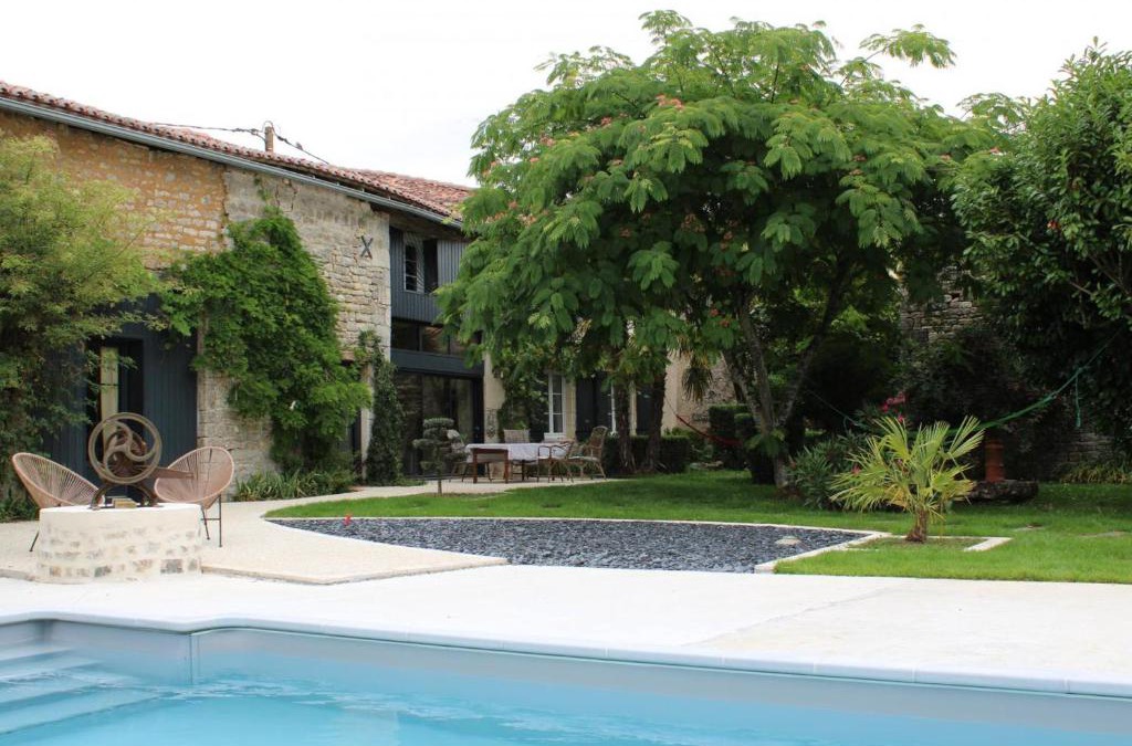 Fontclaireau House | Gîte à Fontclaireau : piscine privative, jardin clos, 4 ch., draps et linge fournis - FR-1-653-202