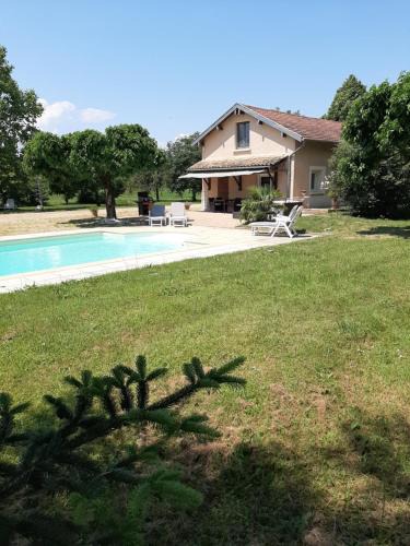 Biziat Apartment | Gîte à la campagne avec piscine