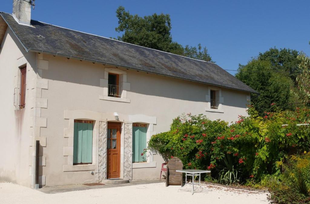 La Puye House | Gîte à LA PUYE - FR-1-541-63