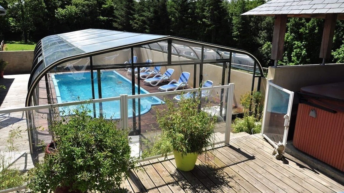 Plogonnec House | Gîte à Lopéau 8 personnes avec piscine/spa, proche mer, activités touristiques