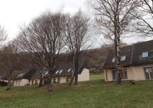 Le Claux Apartment | Gîte 19 confortable avec terrasse privée et vue sur le Puy Mary Cantal