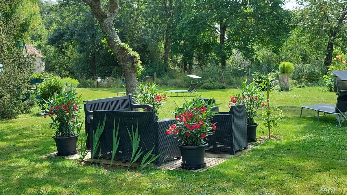 Montmorillon House | Gîte 3*,Spacious riverside house