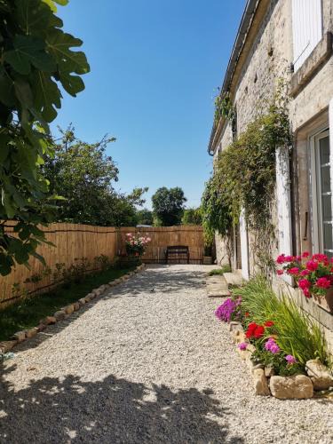 Foussais-Payre House | Gîte 4 étoiles avec hébergement insolite - 10 personnes