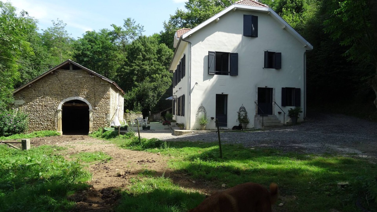 Monein Apartment | Gîte 4 Étoiles Dans une Ferme Béarnaise 2/4 Pers. en Plein Coeur du Jurançon