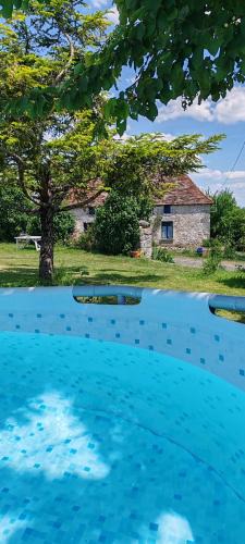 La Roche-Posay House | Gîte 4 pers, Jacuzzi, Piscine, proche Futuroscope, calme et nature à La Roche Posay