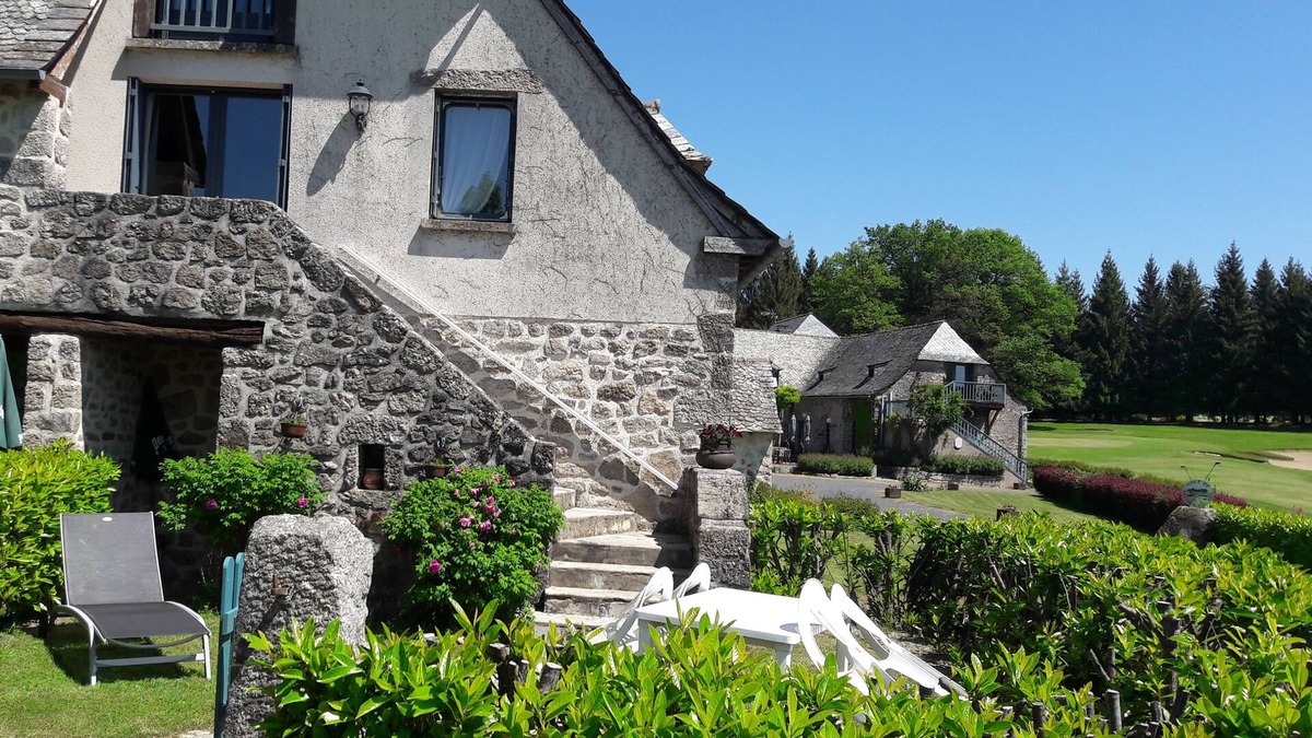 Montpeyroux House | Gîte 4 Pers Piscine au Domaine du Golf de Laguiole