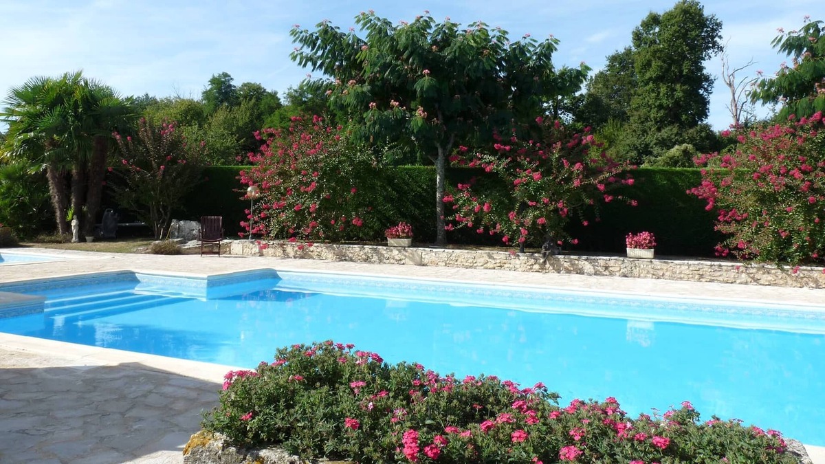 Meursac House | Gîte 5 persons, heated swimming pool, near Royan