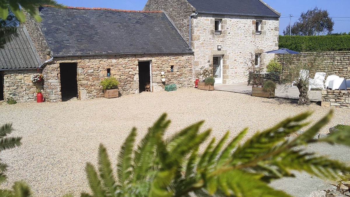 Ploudalmezeau House | Gîte 800 m. seaside, GR34, SPA, enclosed garden, dogs welcome.