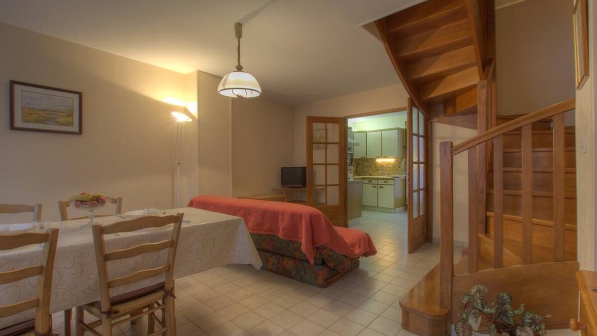 Ambronay House | Gîte Agréable, Situé au Pied des Monts du Bugey. De Nombreuses Possibilités de Promenades et de Visi
