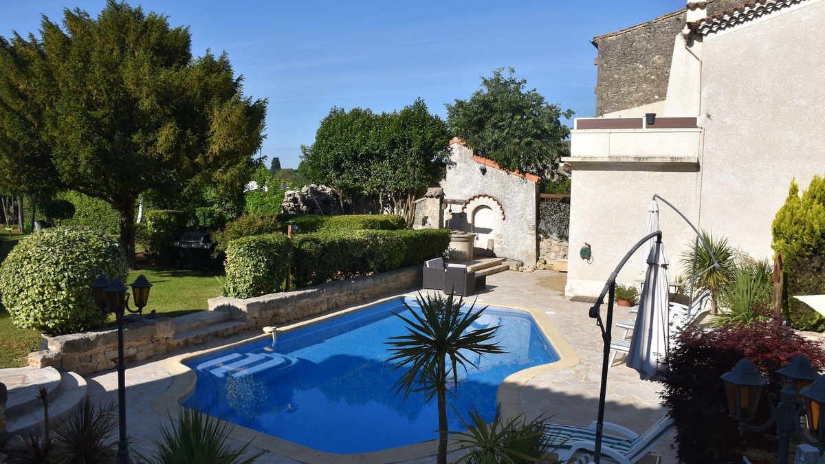 Sommieres Apartment | Gîte Anna 3 persons, air conditioning, swimming pool and garden in Sommières