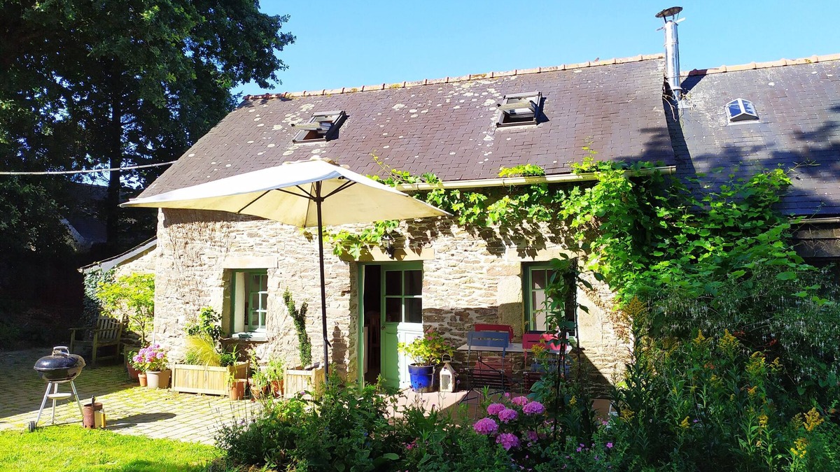 Plonevez-du-Faou Cottage | Gîte Ar Parkou: Charming Breton house in Finistère, Brittany