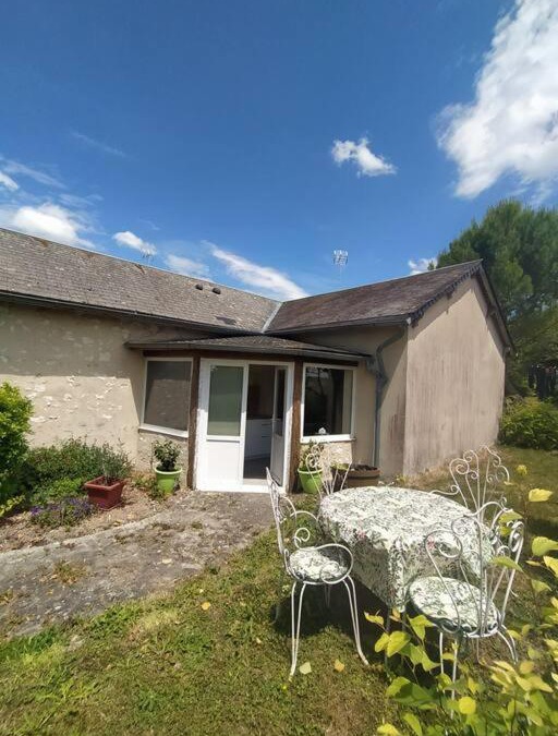 Ligueil House | Gîte Au Calme d'un Tilleul