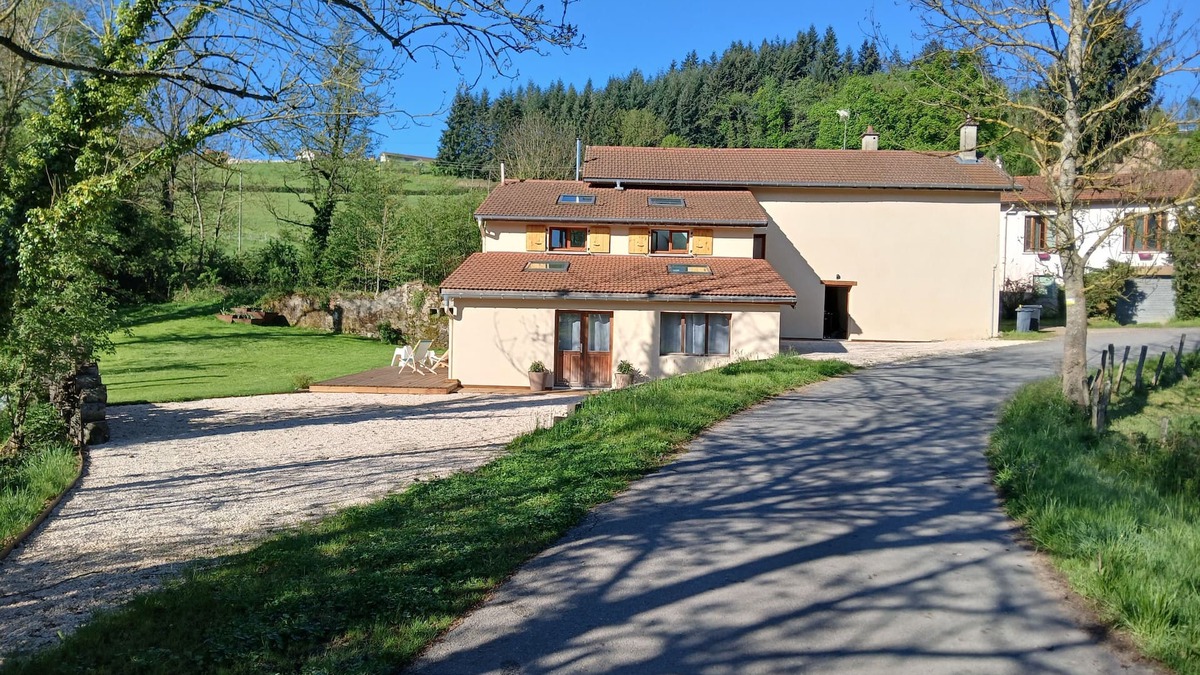 Saint-Just-la-Pendue House | Gîte "Au fil du Gand". An ideal place for families.