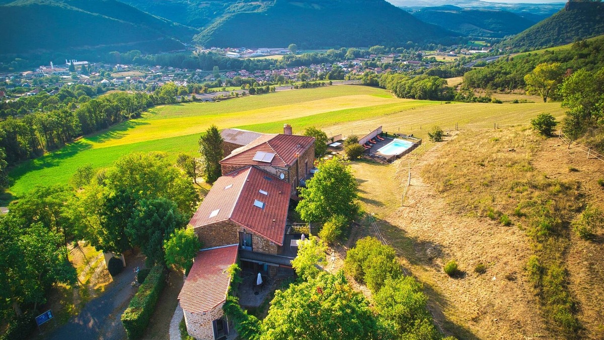 Massiac House | Gîte au Sein de Notre Ferme en Pierre du Xviie Siècle