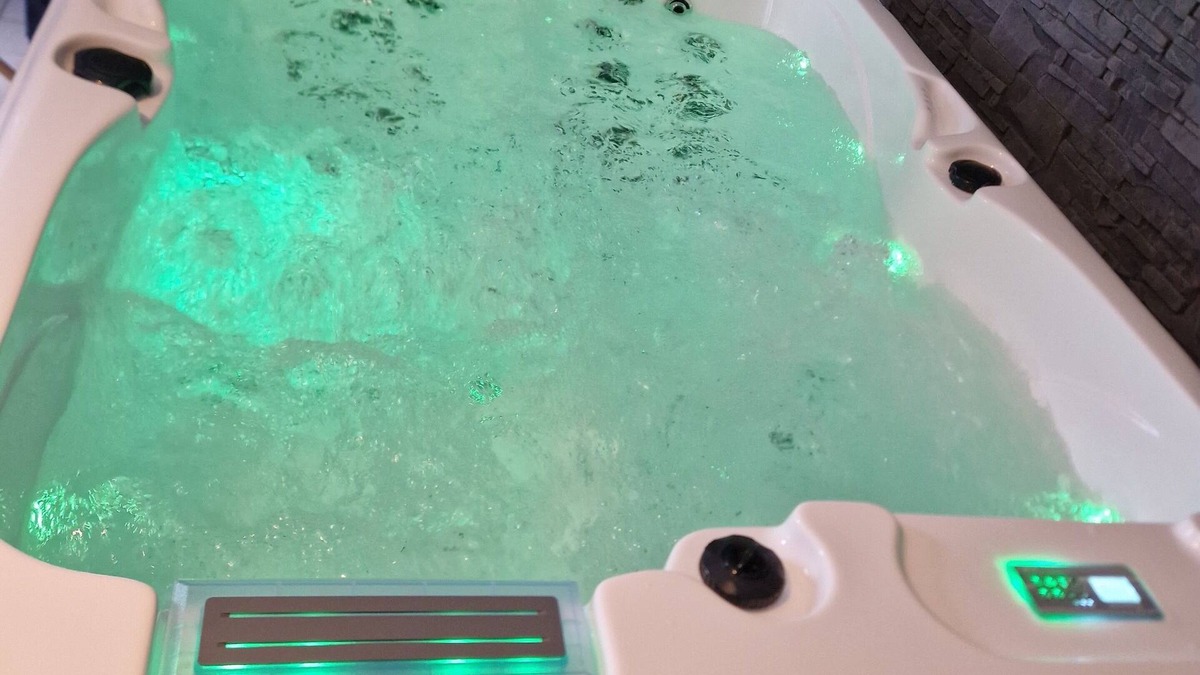 Solre-le-Chateau House | Gîte Avec Jacuzzi Privatif