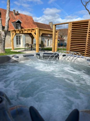 Brouchaud House | Gîte avec jacuzzi 6 personnes