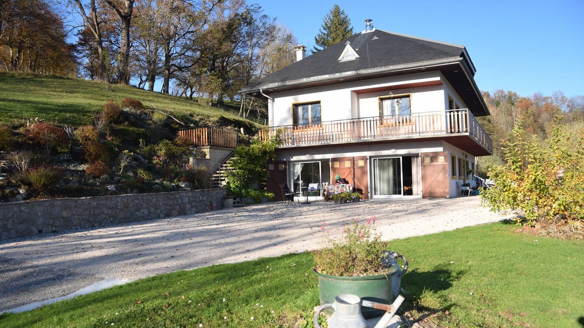 Saint-Laurent-du-Pont Apartment | Gîte "belle Chartreuse"- Très Belle vue - Terrasse et Jardin