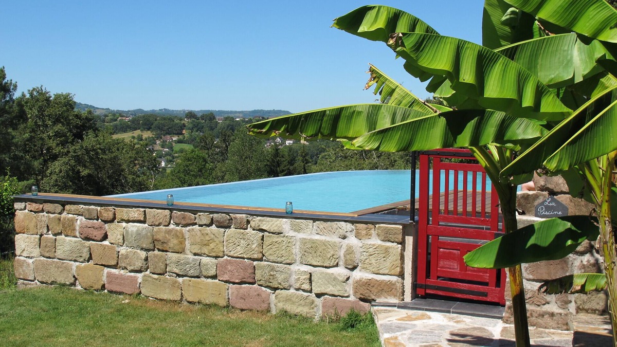 Objat House | Gîte "côté pré"- "Les sources" self-catering estate, Objat, Corrèze