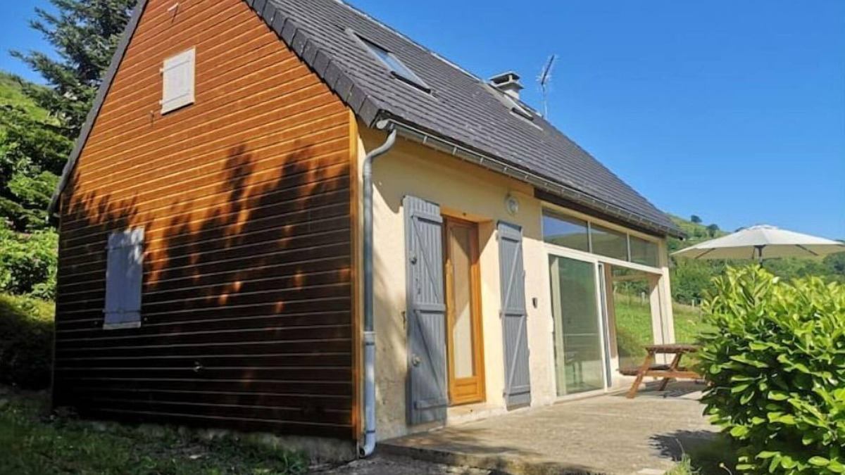 Saint-Paul-de-Salers House | Gîte Chaleureux Avec Cheminée au Pied du Puy Mary