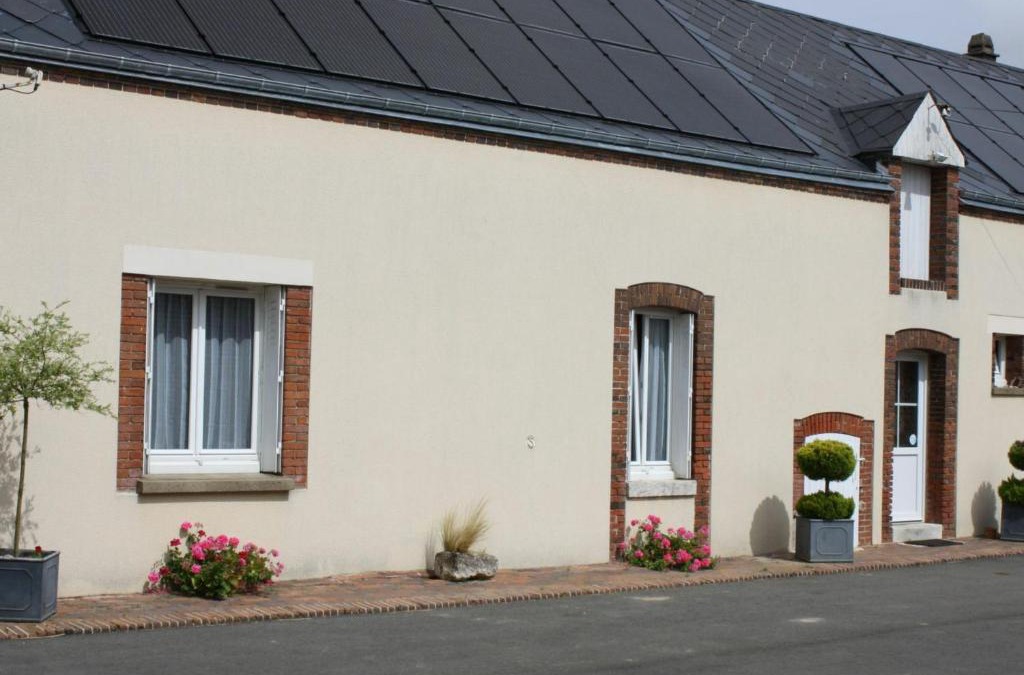 Pre-Saint-Evroult House | Gîte chaleureux avec jardin arboré, terrasse, salle de jeux et parking privé à Pré-Saint-Évroult. - FR-1-581-3