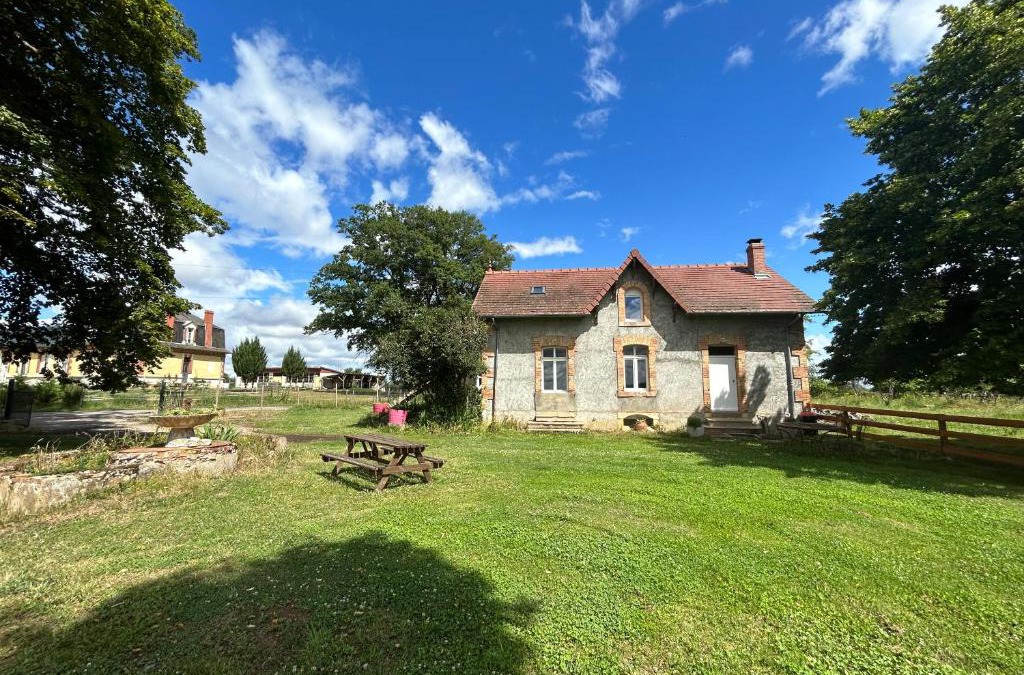 Chazemais House | Gîte chaumière château de la Bouchatte