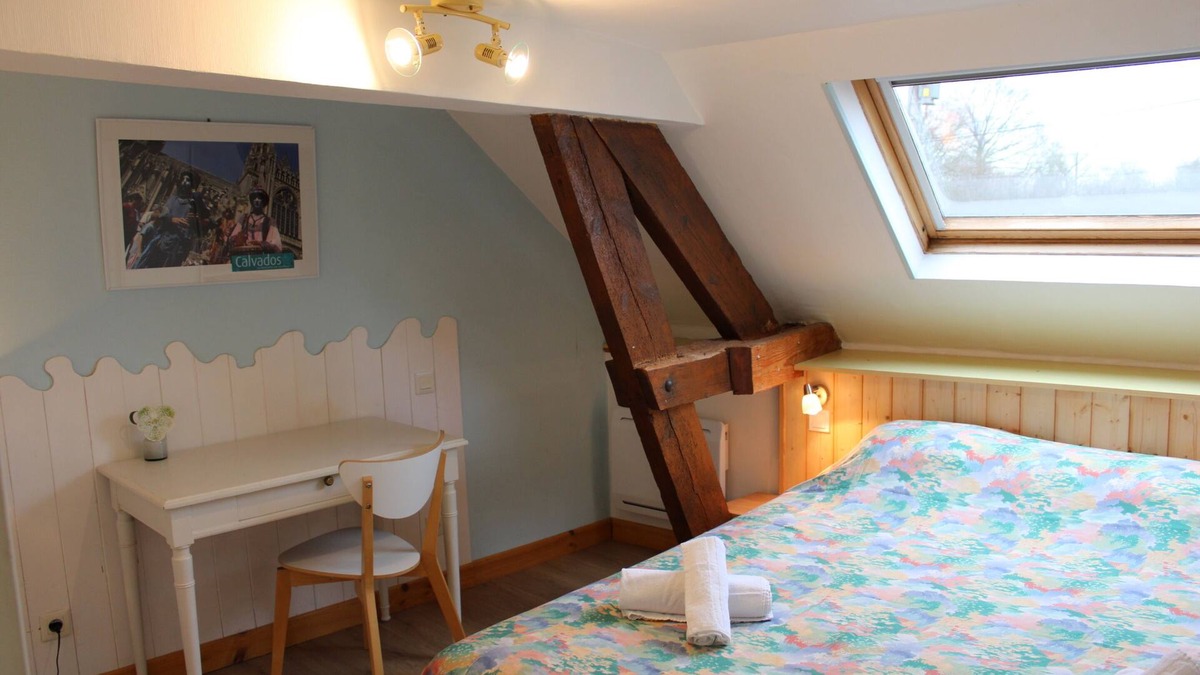 Grandcamp-Maisy Cottage | Gîte-Comfort-Private Bathroom-Garden view