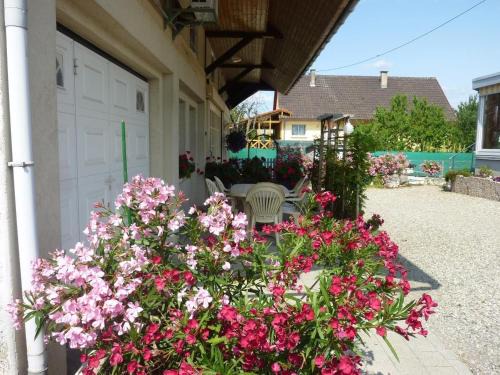 Baldersheim Apartment | Gîte convivial avec terrasse abritée, 3 chambres, cuisine équipée, espace détente, proche autoroutes et pistes cyclables. - FR-1-744-6