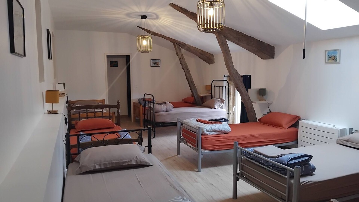 Beaumont Other | Gîte d'étape le relais de l'espérance sleeps 8