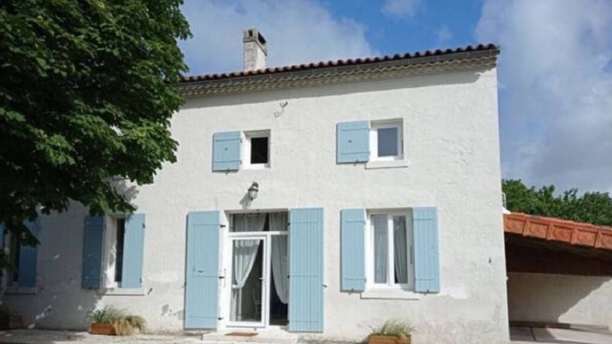 Saint-Pierre-de-Juillers House | Gîte de L'abbaye, 4 Chambres, Piscine Privée