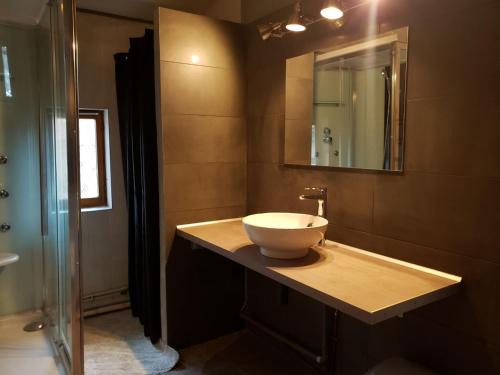 Tourtoirac House | Gîte dans camping 4 étoiles