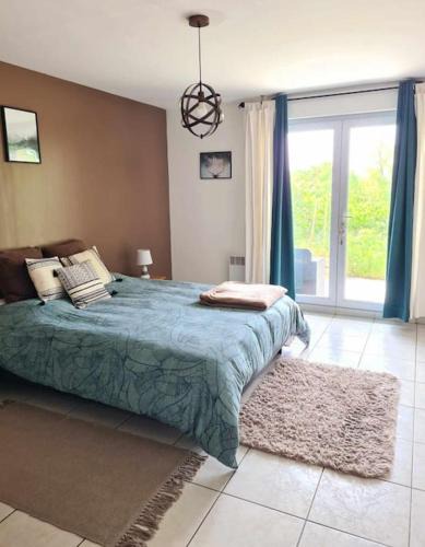 Clonas-sur-Vareze Apartment | Gîte de 70m² avec vue sur le massif du Pilat