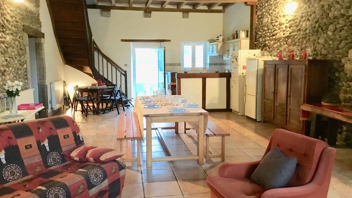 Auterrive House | Gîte de Charme Grande Capacité Dans un Écrin de Verdure