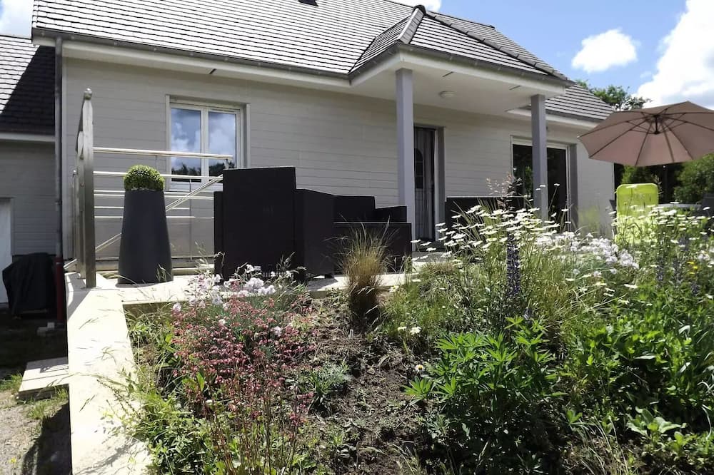 Servieres-le-Chateau Villa | Gîte de France L'oustal du lac 3 épis - Gîte de France 4 people