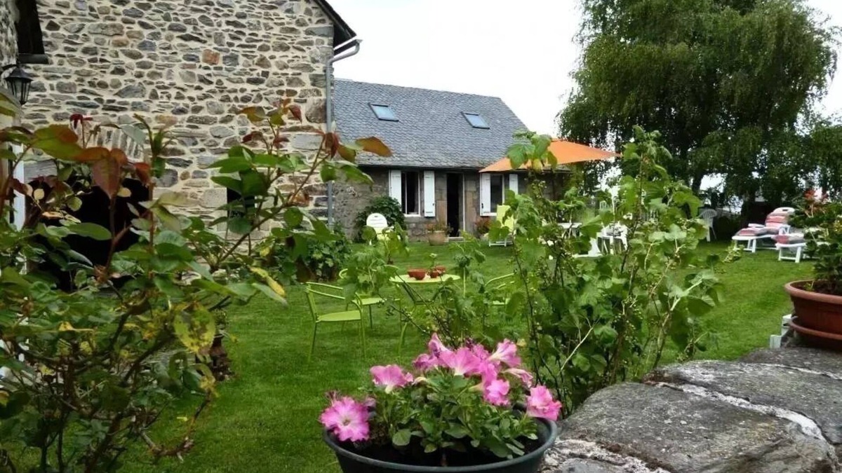 Sarroux-Saint-Julien Villa | Gîte de France in Sarroux - St Julien 3 ears - Gîte de France 8 people