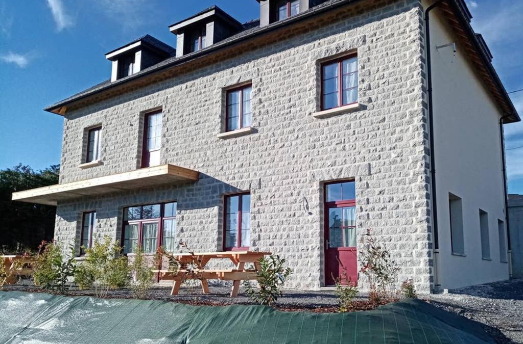 Besse-en-Chandesse House | Gîte de Granit Bleu