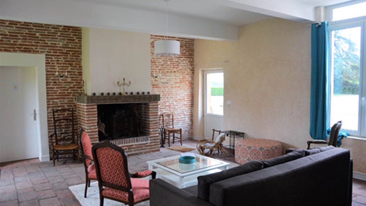 Castelsarrasin House | Gîte de groupe Manzana - sleeps 22