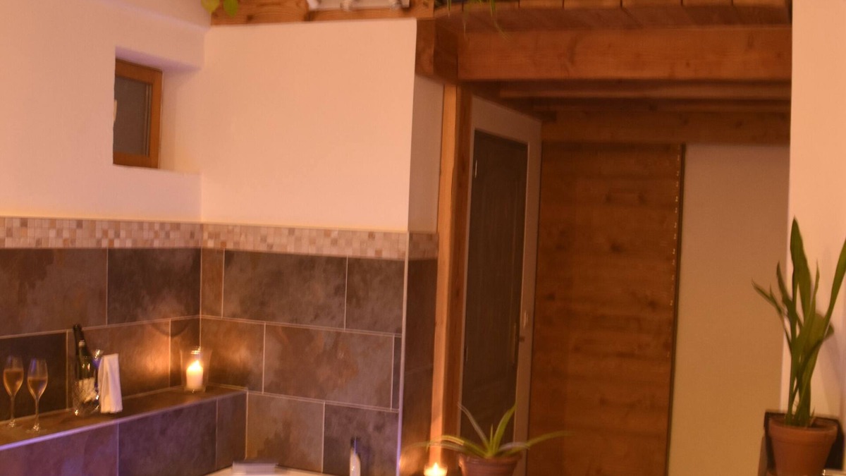 Pegairolles-de-Bueges Apartment | Gîte de Luxe Dans la Vallée de la Buèges, Jacuzzi en Amoureux!