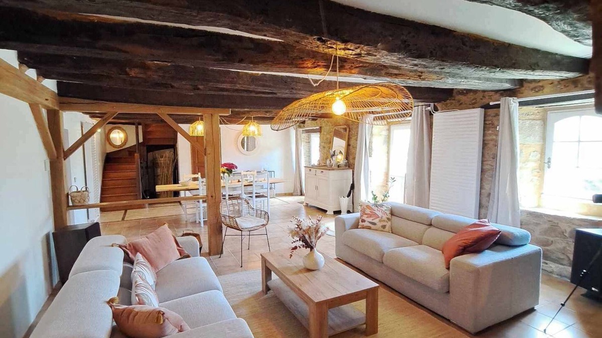 La Chapelle-Neuve House | Gîte de la chaumière de Floranges, 6 pers. Pets welcome, forest walks.
