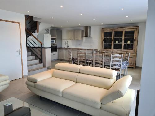 Othis Apartment | Gîte de Saint Ladre, "Le Grenier" proche Paris NEUF