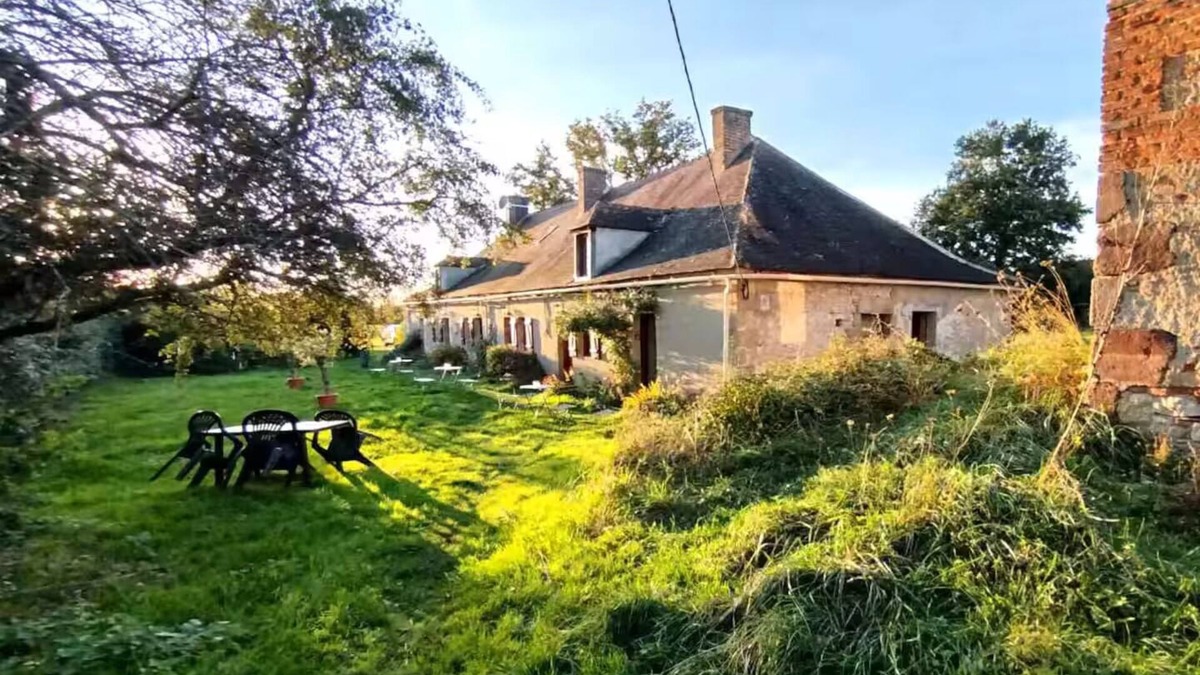Agonges Cottage | Gîte des Fours – Rose Iris, Independence and Charm in Agonges