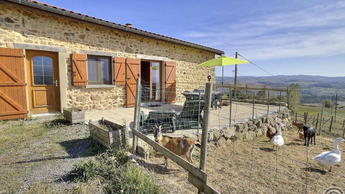 Pomeys House | Gîte des Ormes in Pomeys - POMEYS