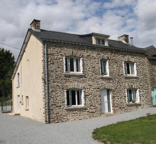 Saint-Laurent-sur-Oust House | Gîte du courtil aux fées