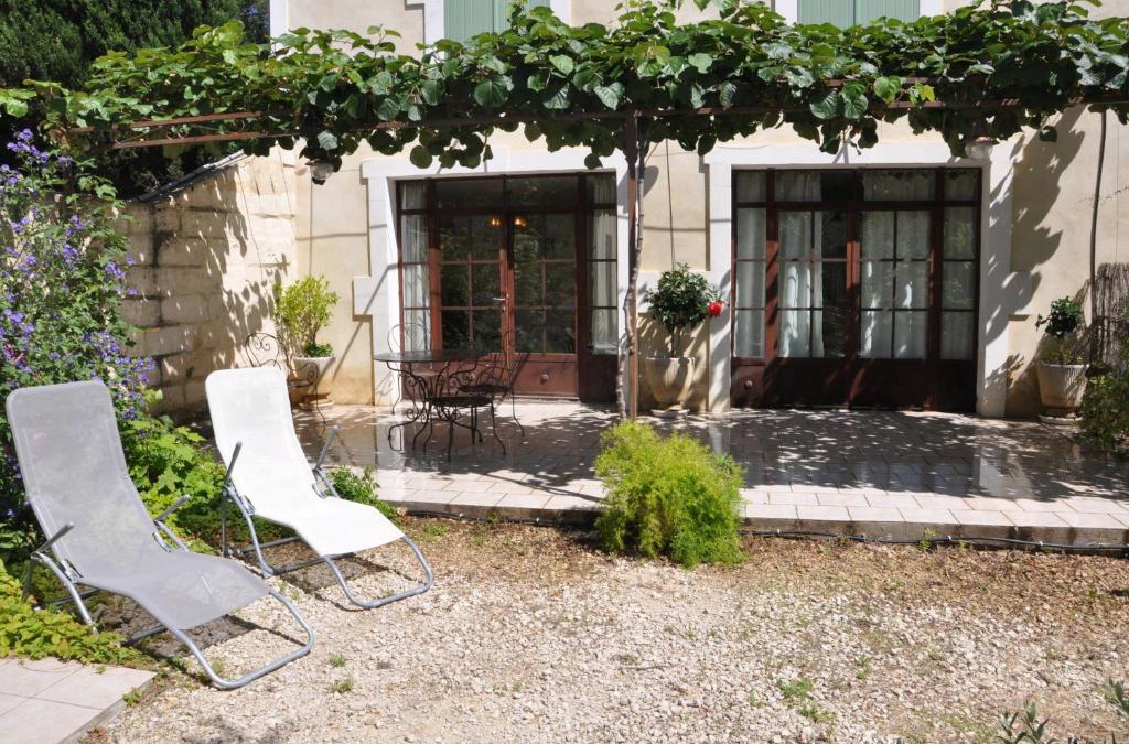 Saint Pierre de Mezoargues House | Gîte Du Mas Des Oliviers