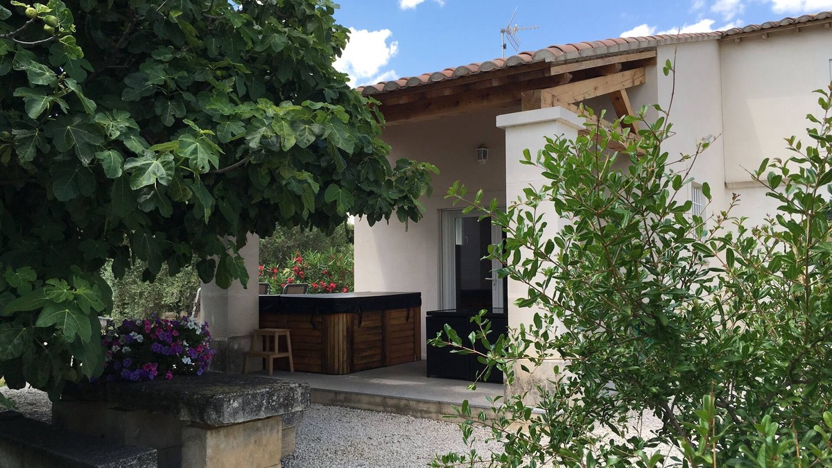 Arles Cottage | Gîte du Petit Mandon-Arles-Crau-Camargue: a house for 5 people with spa