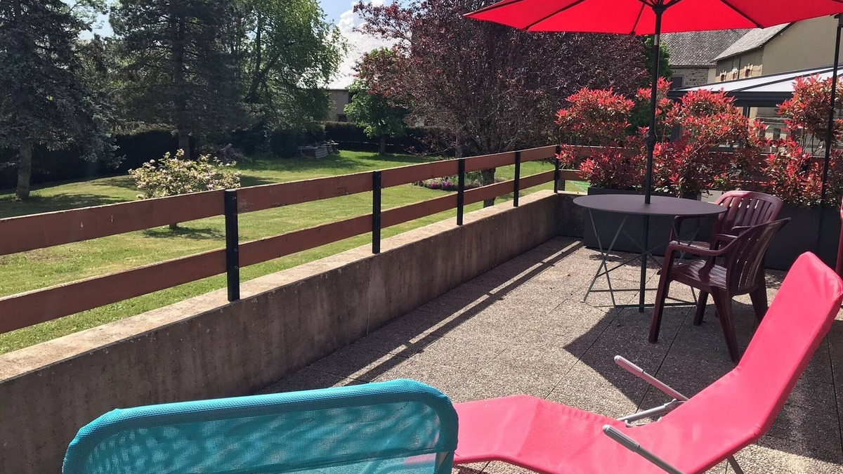 Bagnols House | Gîte en Auvergne 2/3 Pers Terrasse, Grand Jardin Tout Confort