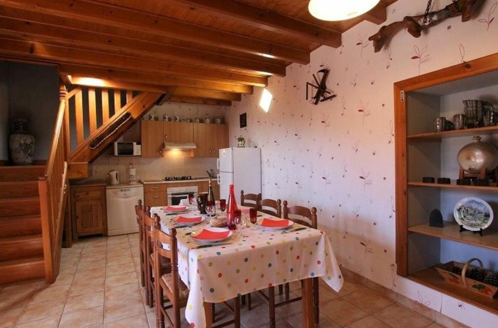 Boisset House | Gîte en pierre avec terrasses, proche de sites médiévaux, idéal pour famille avec équipements bébé. - FR-1-582-256