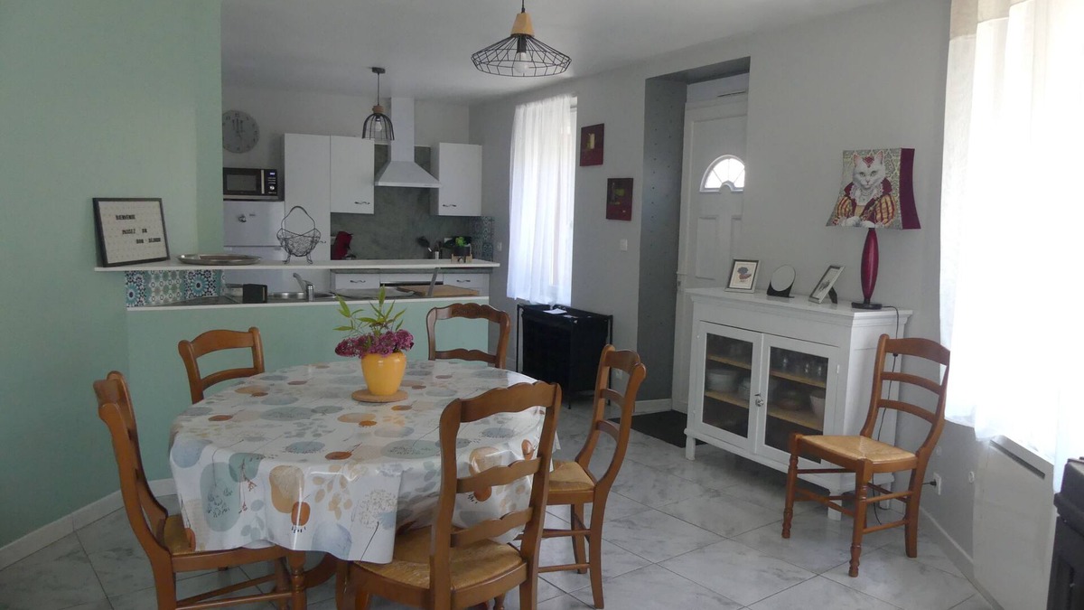 Noyant-la-Plaine House | Gîte Entre La Maine et La Loire, pets welcome.