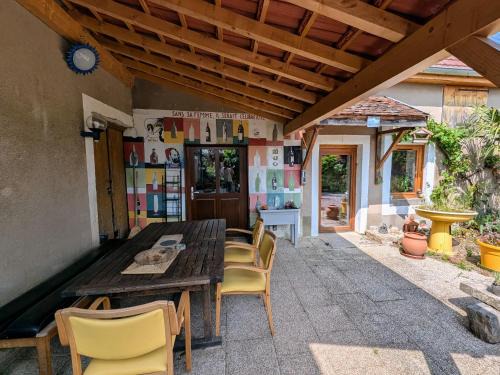 Coulevon House | Gîte entre ville et campagne, Wi-Fi gratuit, sur circuit des peintres - FR-1-583-502