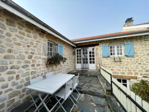 Saint-Maurice-de-Lignon House | Gîte familial avec terrasse proche châteaux, lac, et parcours aventure - FR-1-582-174