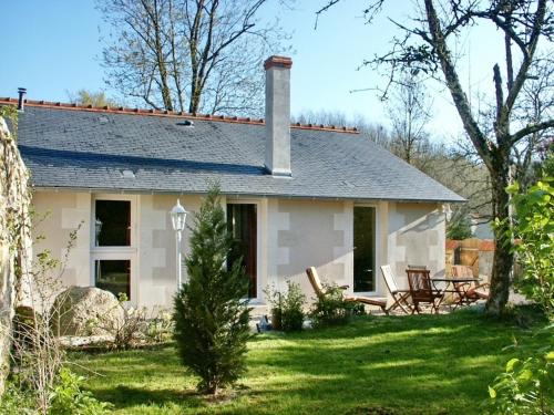 Saint-Benoit-la-Foret House | Gîte Familial en Forêt près de Chinon avec Jeux et Terrasse - FR-1-381-232